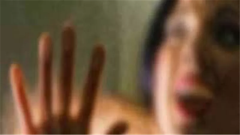 شك فى سلوكها.. تفاصيل مثيرة في حبس بائع هشم رأس زوجته حتى الموت