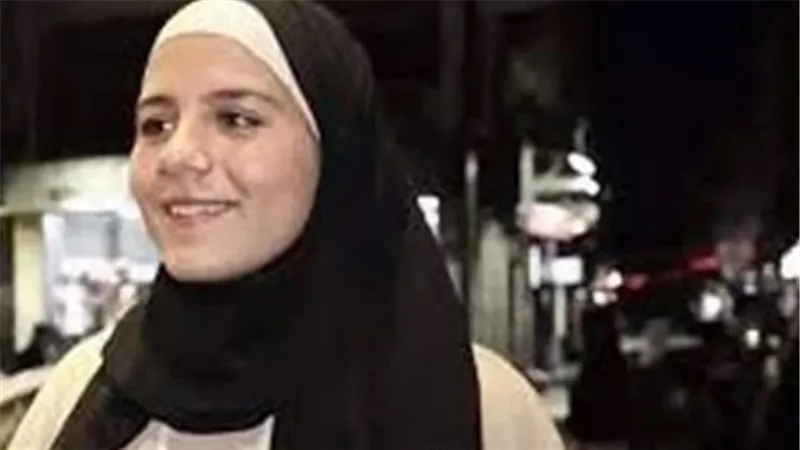 مرض غريب.. ما هو اضطراب الضحك الذي تعاني منه فتاة سورية ؟