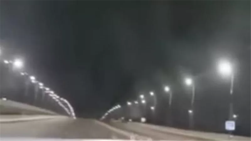 حشرجة الموت.. حكاية فيديو لحادث تصادم يبث الرعب على فيسبوك | شاهد