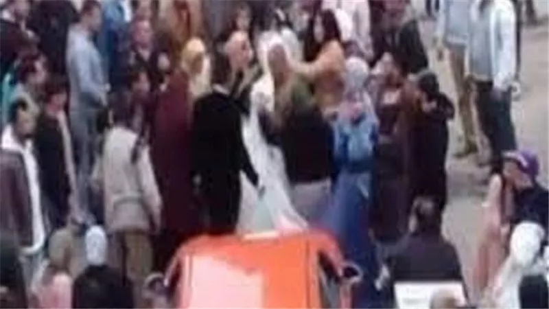 والد عروس المحلة: بنتي انضربت بالبوكس من عريسها في ليلة الزفاف 