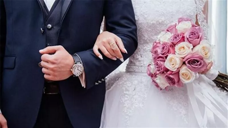 واقعة حقيقية.. فتاة ذهبت إلى السوق فوجدت عريسا جريت وراه واتجوزته | فيديو