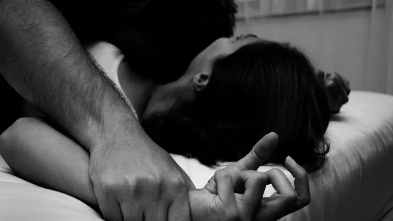عنيف قوي في العلاقة الزوجية.. شاهي أمام محكمة الأسرة: جسمي كله معلم