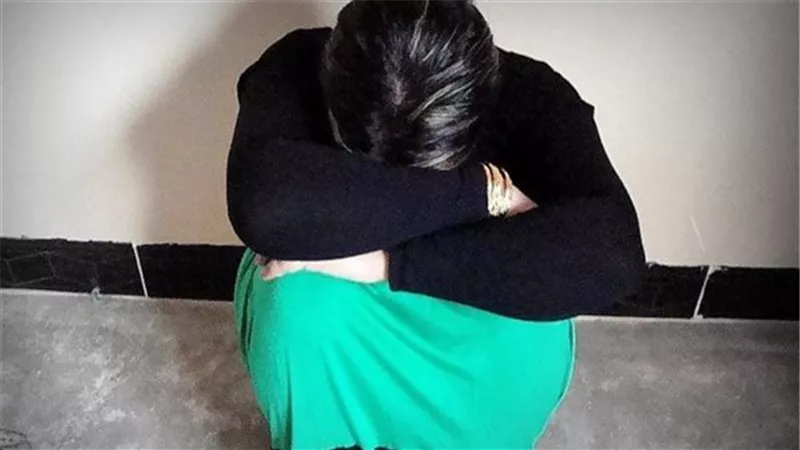 إحنا التلاتة في أوضة واحدة.. مأساة زوجة أمام محكمة الأسرة 