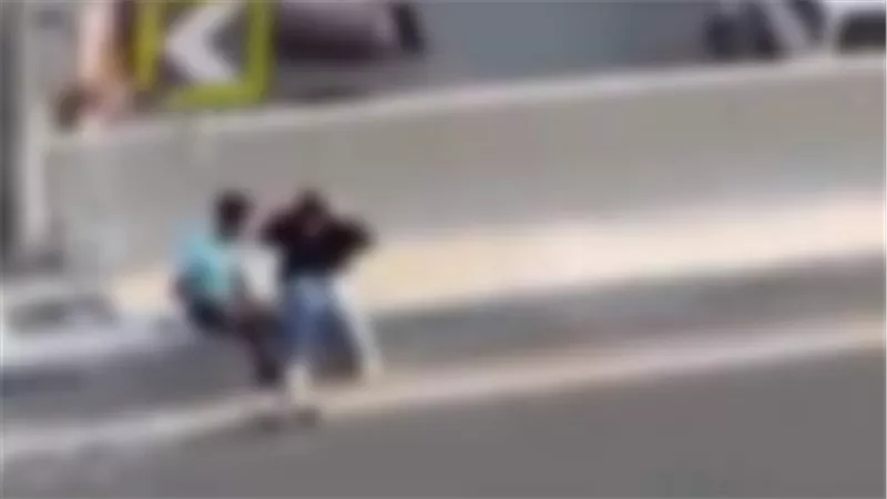  فيديو كوبري القاهرة.. شاب وفتاة يمارسان فعلًا فاضحًا في الطريق العام ومطالب بتحرك عاجل | شاهد