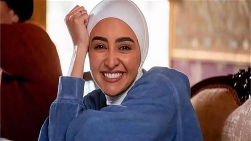 ملقتيش مكان غير الحرم.. هجوم نارى على هلا رشدى بسبب فيديو بالكعبة | شاهد