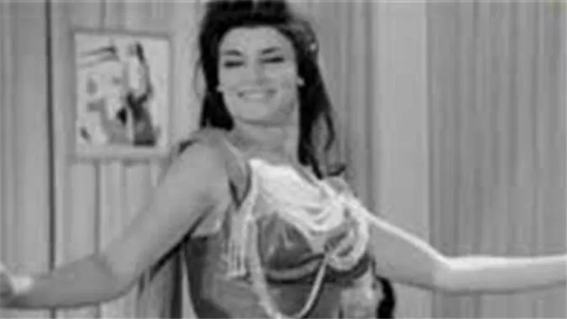 حاولت أكتر من مرة وفشلت.. لماذا مُنعت نجوى فؤاد من الحج؟