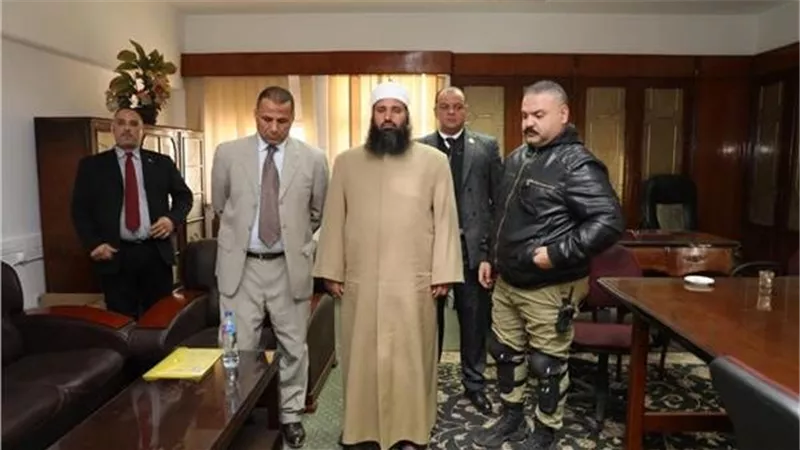 تعمد نشر الشائعة.. مفاجأة تكشف هدف المأذون المزيف من رسوم صندوق الزواج 