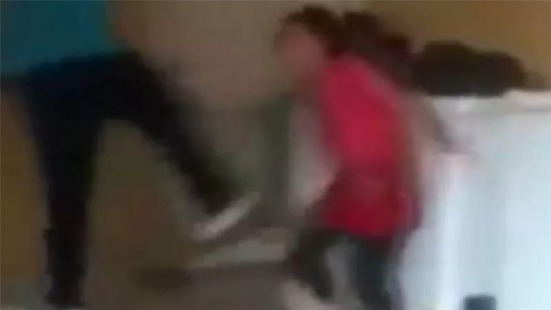 عذبوا كلبها.. كواليس صادمة في احتجاز فتاة وضربها داخل شقة بأكتوبر