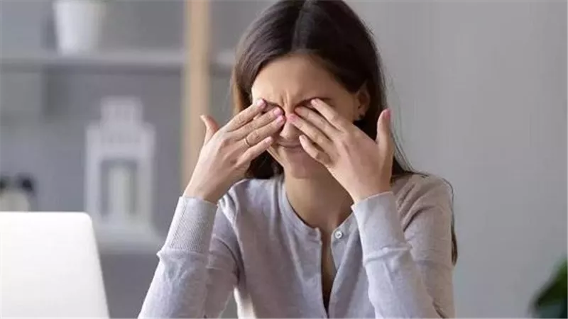 انتبه.. 5 أعراض خفية تشير إلى إصابتك بجلطة العين