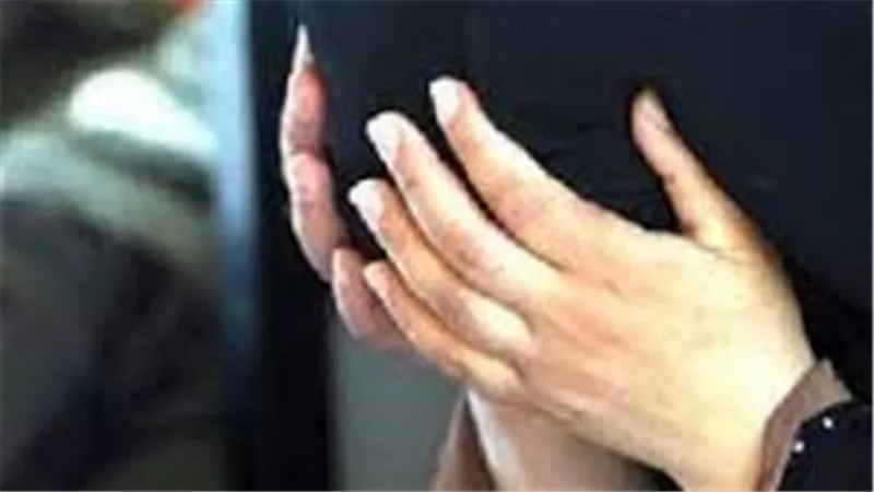 علاقة غير شرعية وحمل سفاح.. تفاصيل مثيرة في عرض أم طفلها للبيع مقابل 50 ألف جنيه 