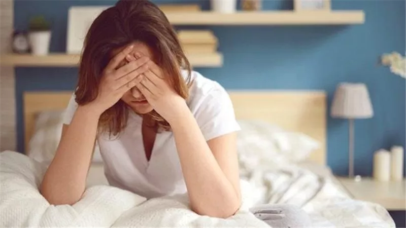 لو بتصحى تعبان.. احذر 4 مشكلات صحية غير متوقعة 