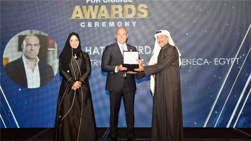 اتحاد المستشفيات العربية يمنح جائزة القائد المتميز في دعم التعاون بين القطاعين العام والخاص في مجال الصحة فى مصر لرئيس مجلس إدارة شركة أسترازينيكا مصر