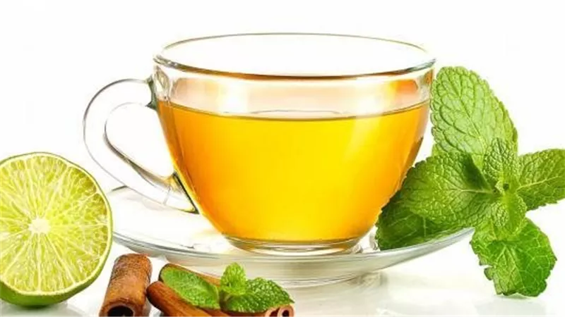  لا تتوقعها.. 8 فوائد مذهلة لشرب كوب شاي أخضر بالليمون يوميا