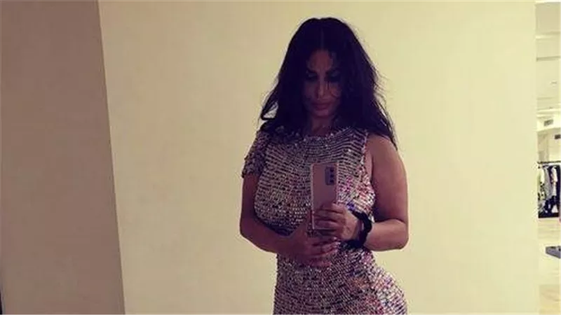 ما علاقة ويجز؟.. هل تعيش ندى الكامل طليقة أحمد الفيشاوي قصة حب ؟ | شاهد