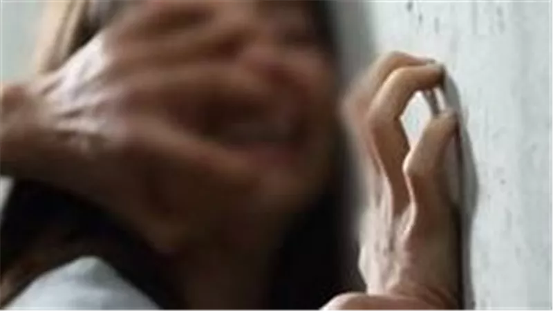 ادعت الحمل منه.. تفاصيل مثيرة في اعتداء صاحب مقهى وعاملين على فتاة بالمقطم