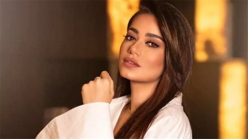 بعد إثارتها للجدل بالجواز بدون مأذون..فستان رحمة رياض يضعها في مأزق | شاهد