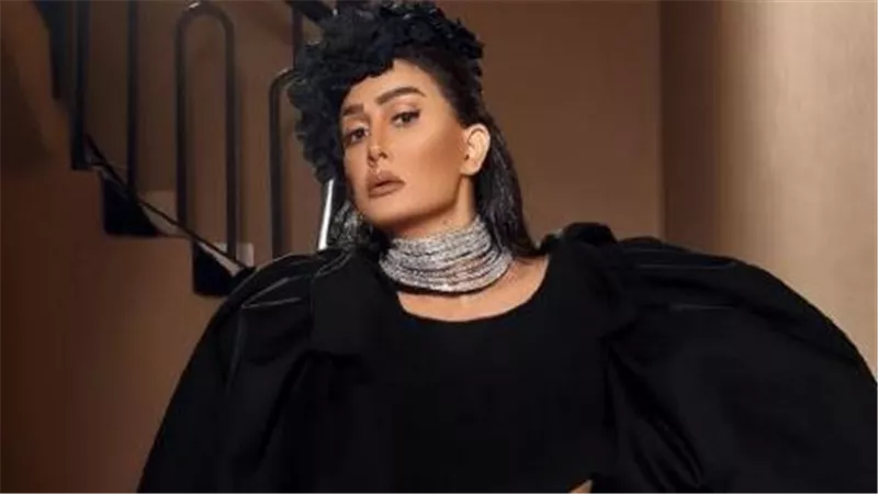 الجمهور شبهها بـ 4 فنانات.. غادة عبد الرازق تُثير الجدل بجلسة تصوير جديدة | شاهد