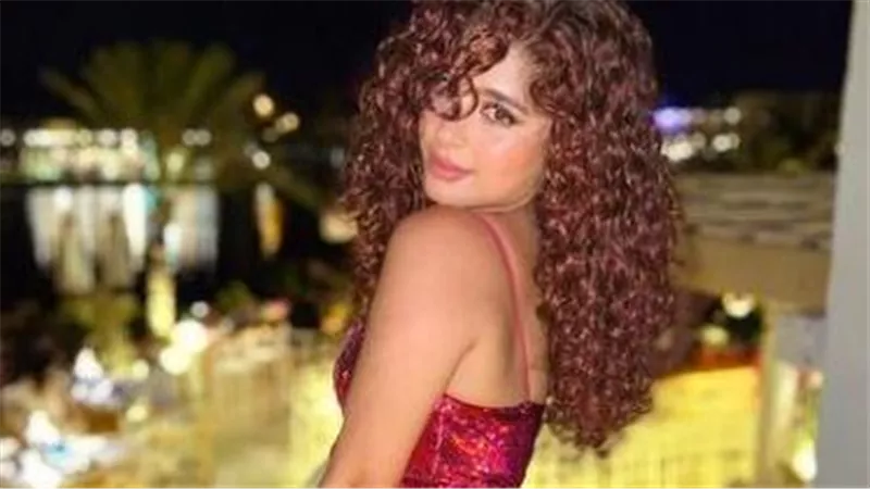  في البانيو.. جلسة تصوير جريئة للفنانة مايان السيد | شاهد