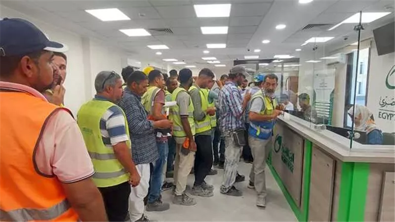 القوى العاملة تكشف حقيقة الرسائل النصية بصرف منح جديدة للعمالة غير المنتظمة 