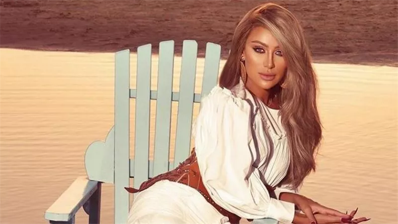 فستان أسود.. مايا دياب تثير الجدل بإطلالة ملفتة | شاهد
