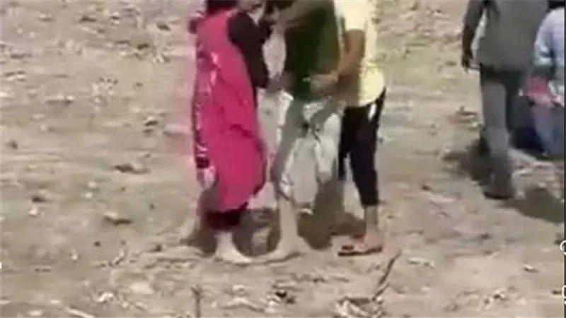صاحبة واقعة التصوير عارية على يد شقيقها..إحالة معيدة جامعية في المنصورة للجنايات بتهمة تعذيب ابنها وإجباره على التسول