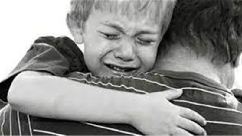 ترافع عن نفسه وأبكى الجميع.. أب يحصل على حكم قضائى هام ضد مسئول حرمه من رؤية أبنائه