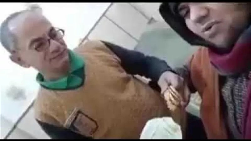  مقطع فيديو أبكى الملايين.. مصري يتبرع بذهب زوجته لعلاج ابنة جاره اليمني ويفاجأ بوفاتها | شاهد