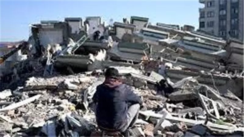 طبيب شهير يكشف سبب بقاء المنكوبين أحياء أياما تحت أنقاض زلزال تركيا وسوريا | فيديو