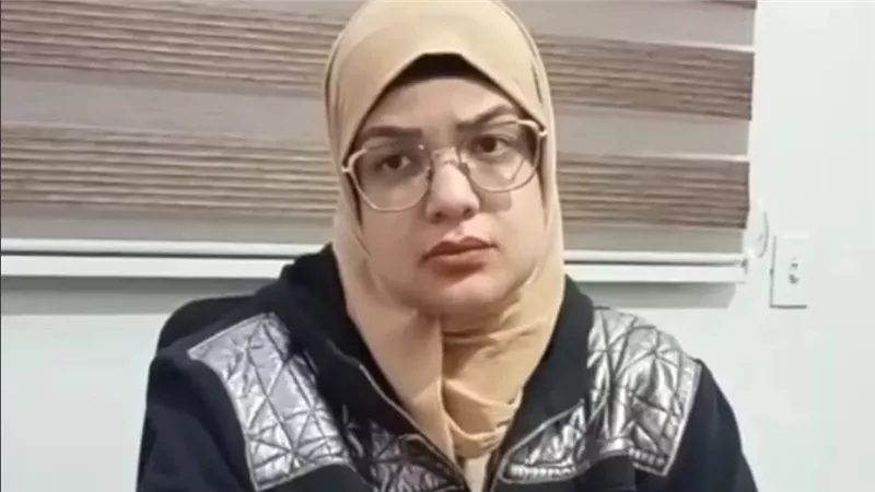 اخلعيه.. محامية تحرض الزوجات على أزواجهن في عيد الحب