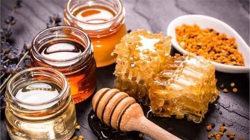 فوائد مذهلة..هذا ما يحدث لجسمك إذا تناولت القرنفل والعسل معا