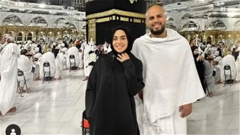 بسبب صورة في الحرم المكي.. هجوم ناري على البلوجر مي إبراهيم وزوجها | شاهد
