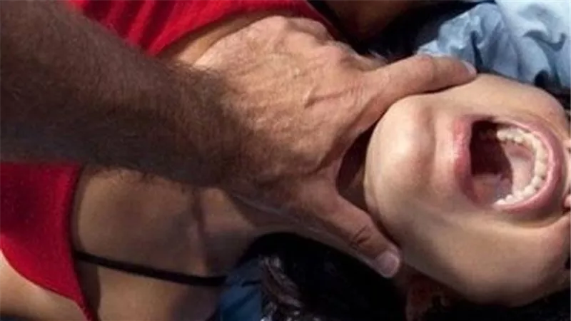 الأب الملعون.. اغتصب بنته وصورها على النت في البحيرة