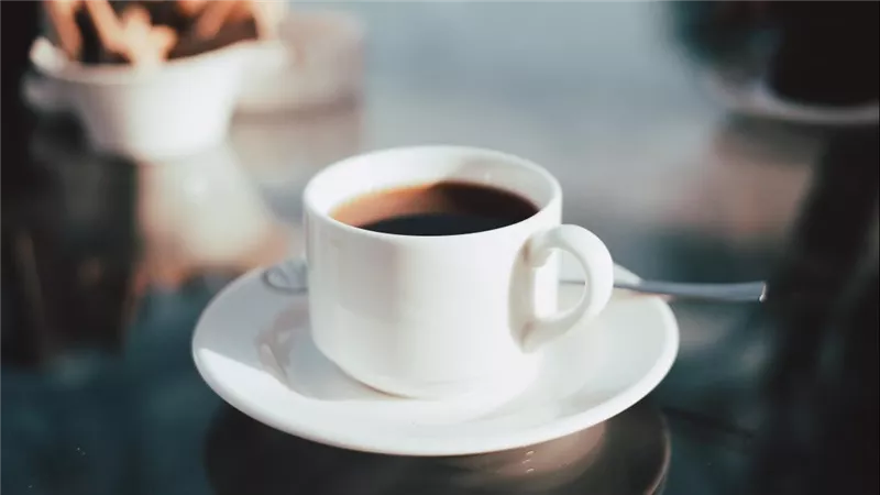 أبرزها القهوة.. مشروبات وأطعمة لا يجب تناولها على معدة فارغة