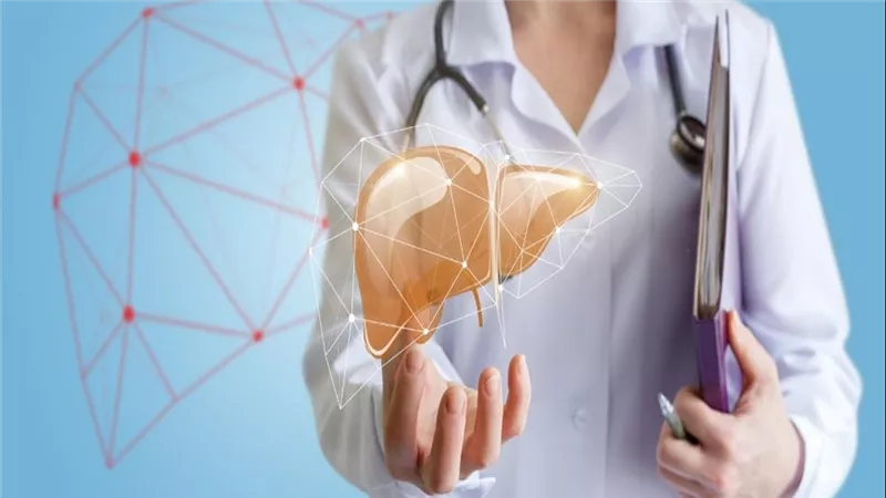 تظهر عند تنظيف أسنانك.. علامة تشير إلى إصابتك بمرض خطير في الكبد 