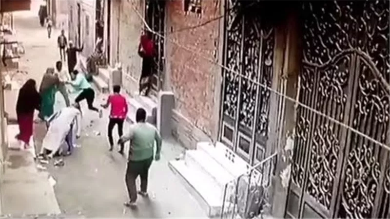  فيديو91 ثانية.. لقطات صادمة للحظة مقتل محامي الفيوم بالفأس | شاهد