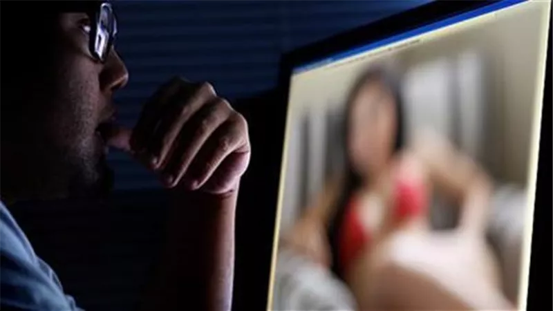 لقطات فاضحة بالملابس الداخلية.. زنوبة وصاحبتها في النيابة بصور مخلة