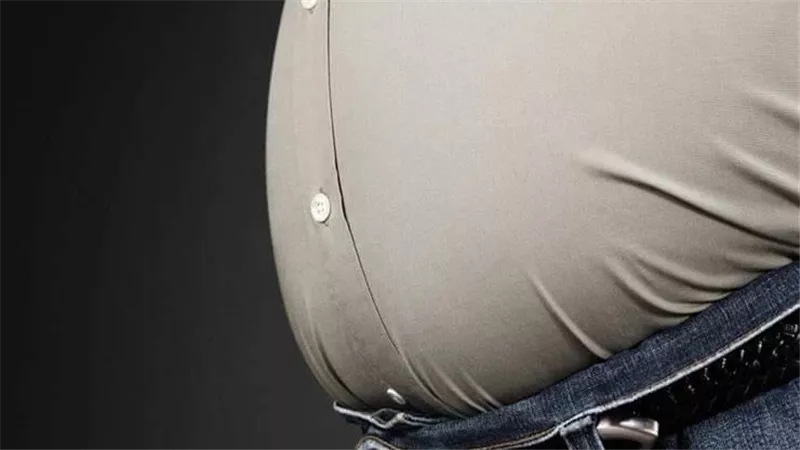 لن تتوقع..هل شرب الماء أثناء الأكل يؤدي إلى ظهور الكرش؟
