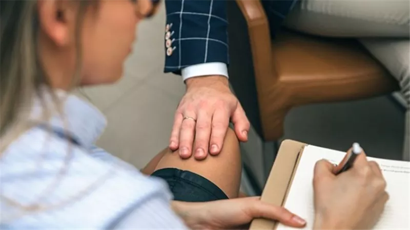 أولى إعدادي.. تفاصيل مثيرة في فضيحة تحرش أمين مكتبة بالبحيرة بطالبة