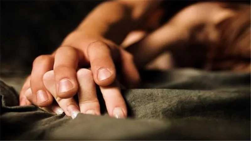 بعد رفض الأسرة الزواج.. سائق توك توك يقيم علاقة غير شرعية مع العروسة وشقيقتها بالعمرانية 