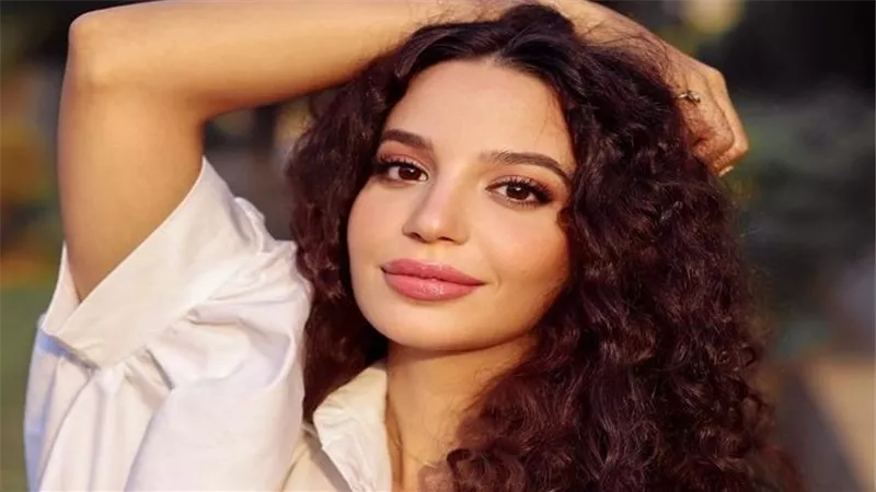 أشعلت السوشيال ميديا.. من هي مريم ابنة الراحل محمود الجندي ؟ | شاهد