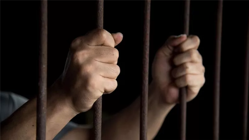 تفاصيل مثيرة..إخلاء سبيل لاعب كرة سابق متهم بالاتجار في الألعاب الجنسية المُهربة