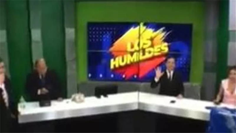 زلزال الإكوادور.. لقطات مرعبة للحظة هروب المذيعين على الهواء وانقطاع البث | فيديو