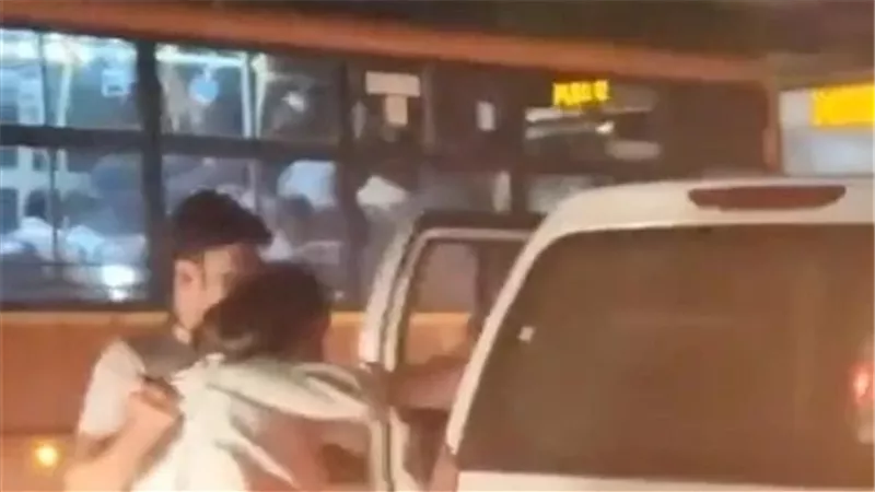 لقطات مثيرة..فيديو يوثق اعتداء على امرأة وخطفها | شاهد ماذا حدث