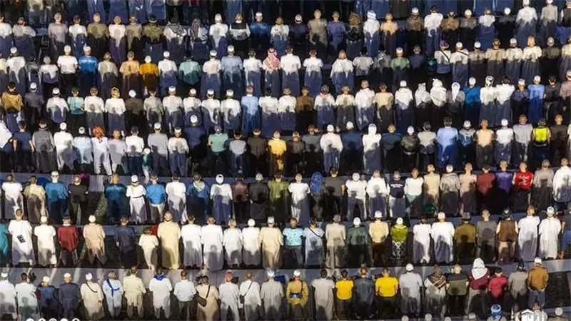 الإفتاء تكشف حكم ترك العمل للذهاب لأداء صلاة التراويح