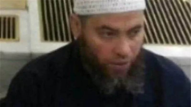 زحف للجامع وسجد ونطق الشهادة.. المشهد الأخير قبل مقتل مؤذن الإسكندرية