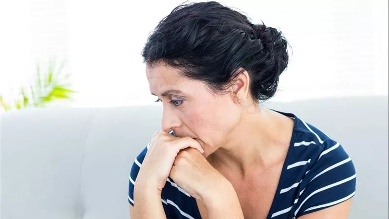 فوائدها مذهلة..أعشاب طبيعية تخفف الأعراض المزعجة لـ سن اليأس
