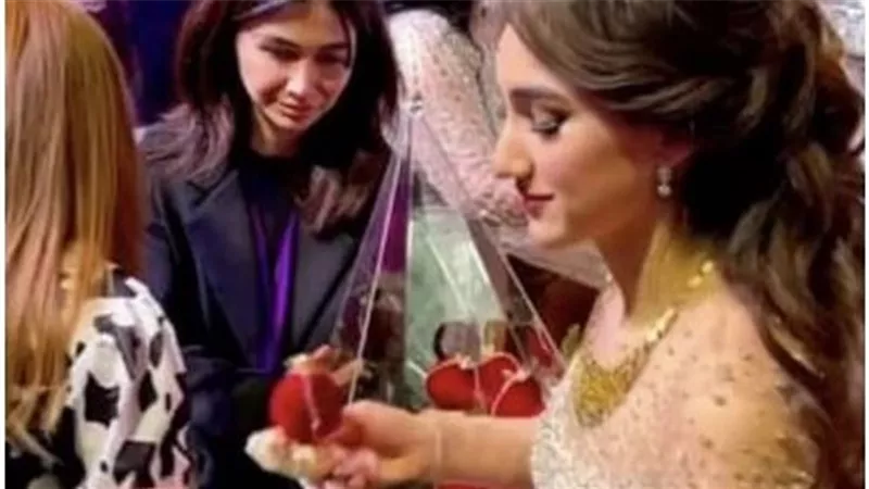 توزيع مجوهرات بالكيلو على المعازيم.. فرح أسطوري يشعل السوشيال ميديا | شاهد