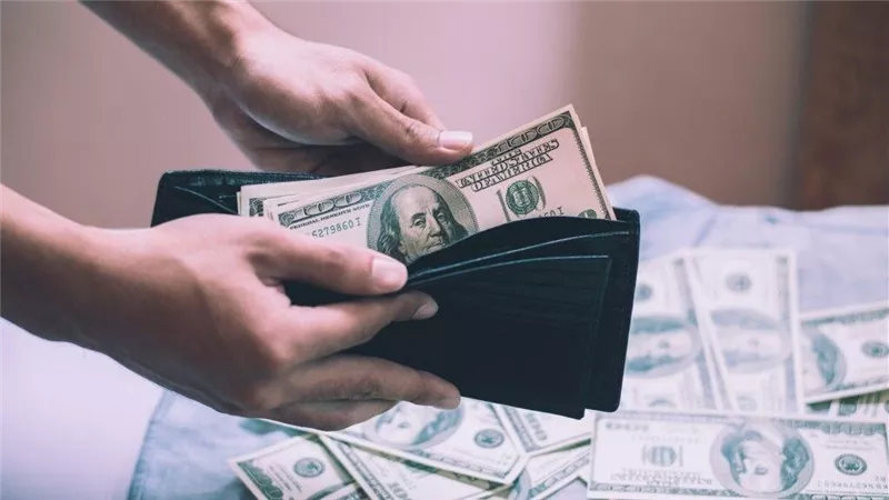بداية التعاملات..سعر الدولار اليوم الثلاثاء 4-4-2023