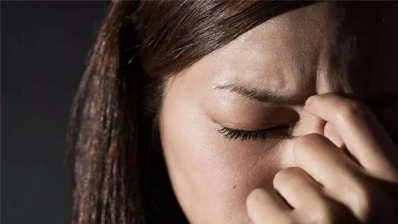  قد يكون علامة على أمراض خطيرة.. لا تتجاهل صداع الحاجب