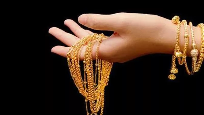 قفزة بعد اجتماع البنك المركزي.. سعر الذهب اليوم الجمعة 31-3-2023